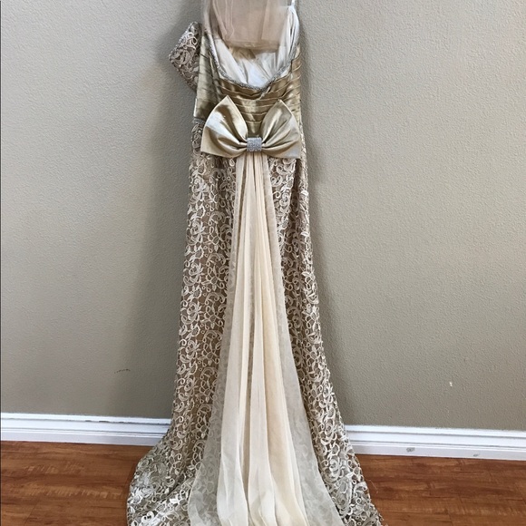 Long gown - Picture 3 of 3